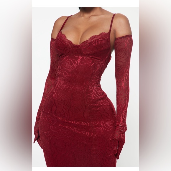 Burgundy long  dress - fashion nova - Picture 3 of 4